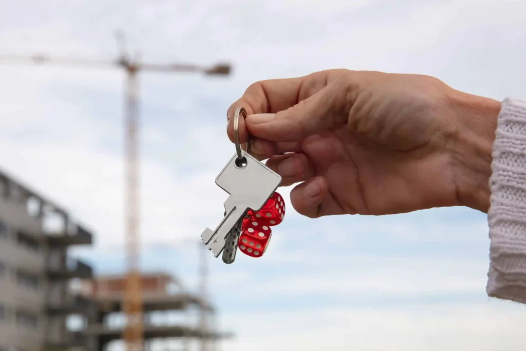 بناء-علي-المفتاح__-scaled